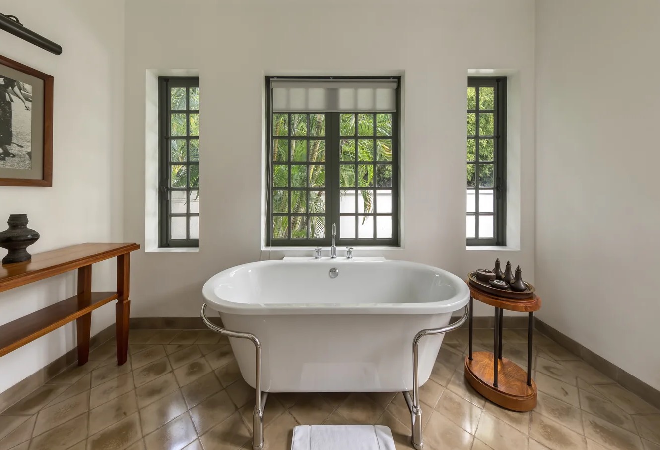 Bathroom Water Damage Cleanup in Long Beach, CA